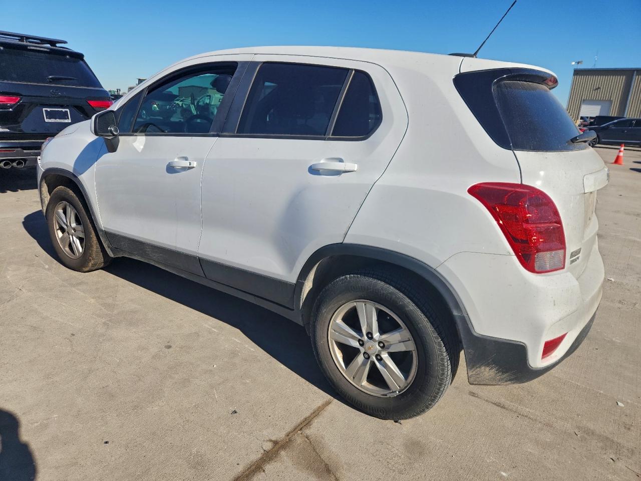2021 CHEVROLET TRAX LS photo 2