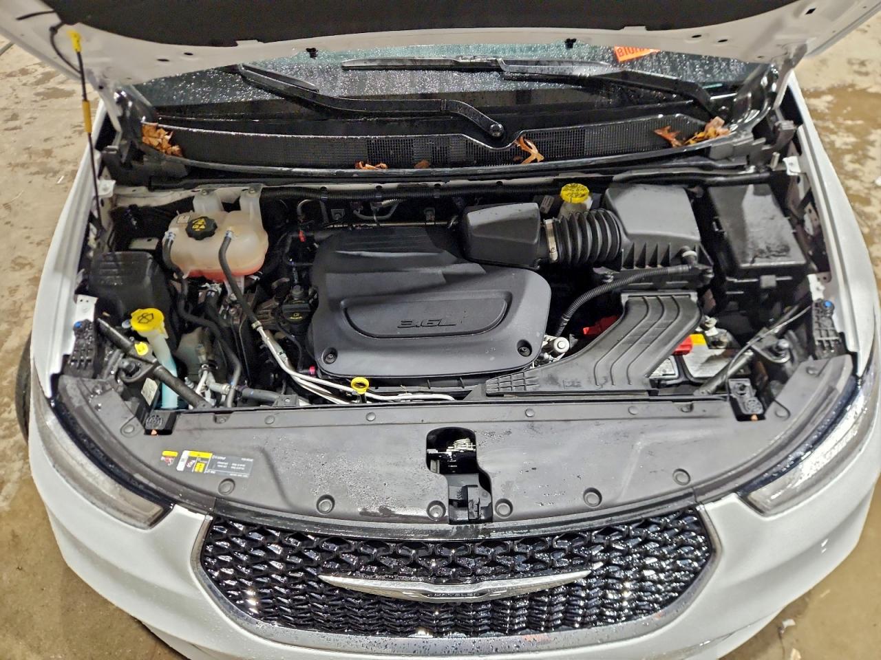 2025 CHRYSLER PACIFICA SELECT photo 12