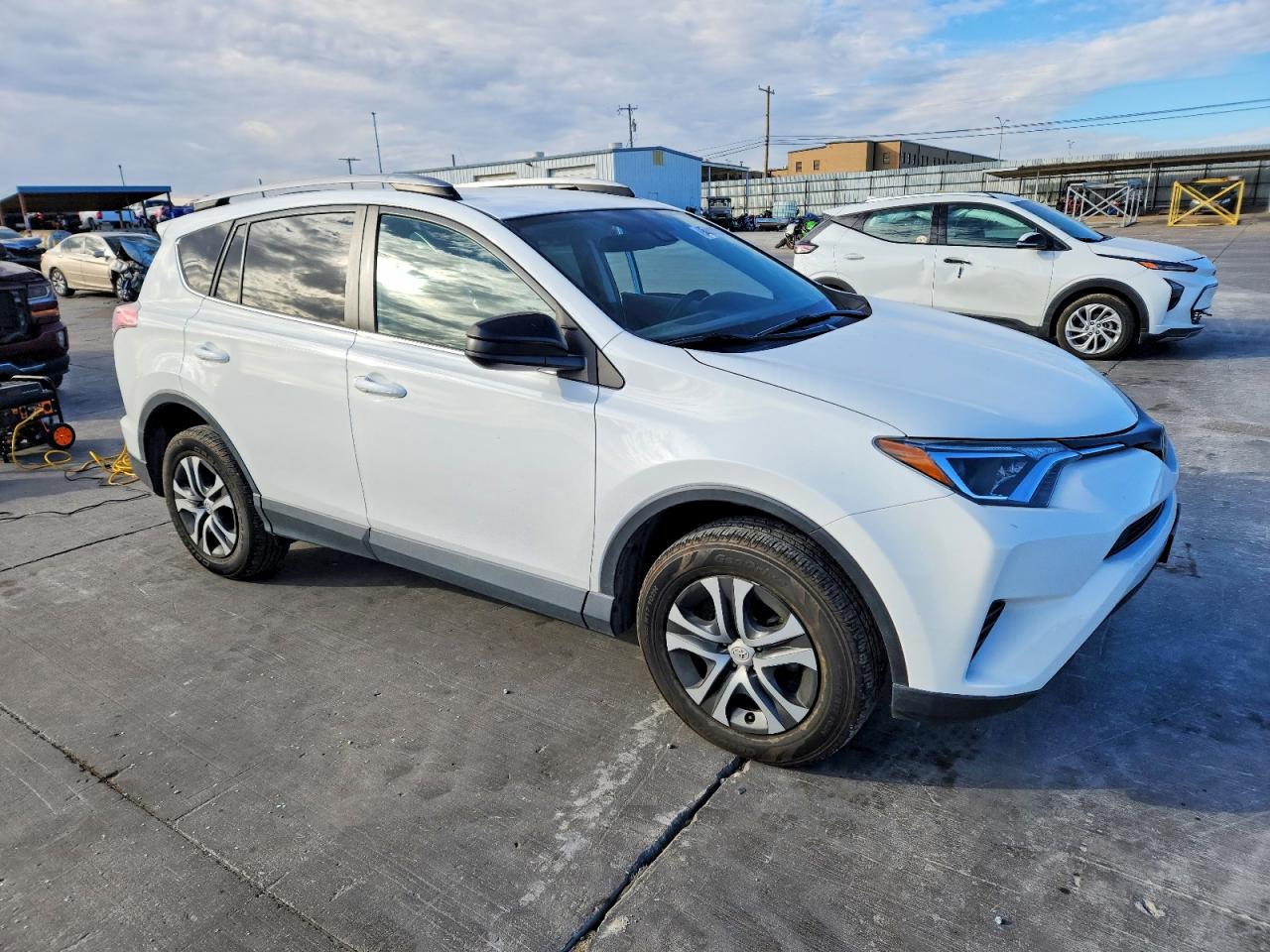 2018 TOYOTA RAV4 LE photo 7
