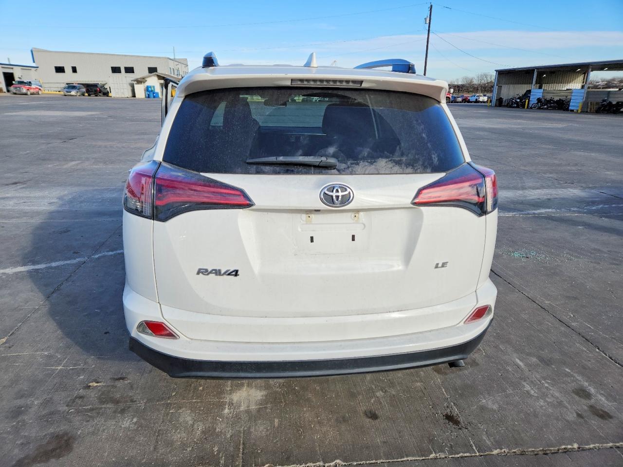 2018 TOYOTA RAV4 LE photo 11
