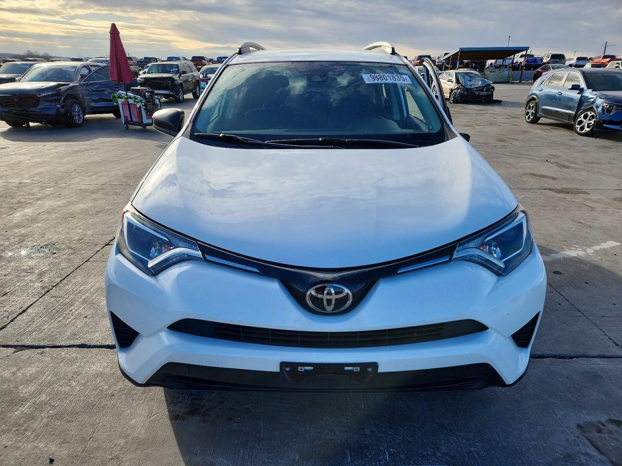 2018 TOYOTA RAV4 LE photo 9