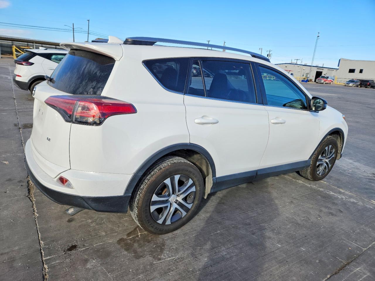 2018 TOYOTA RAV4 LE photo 5