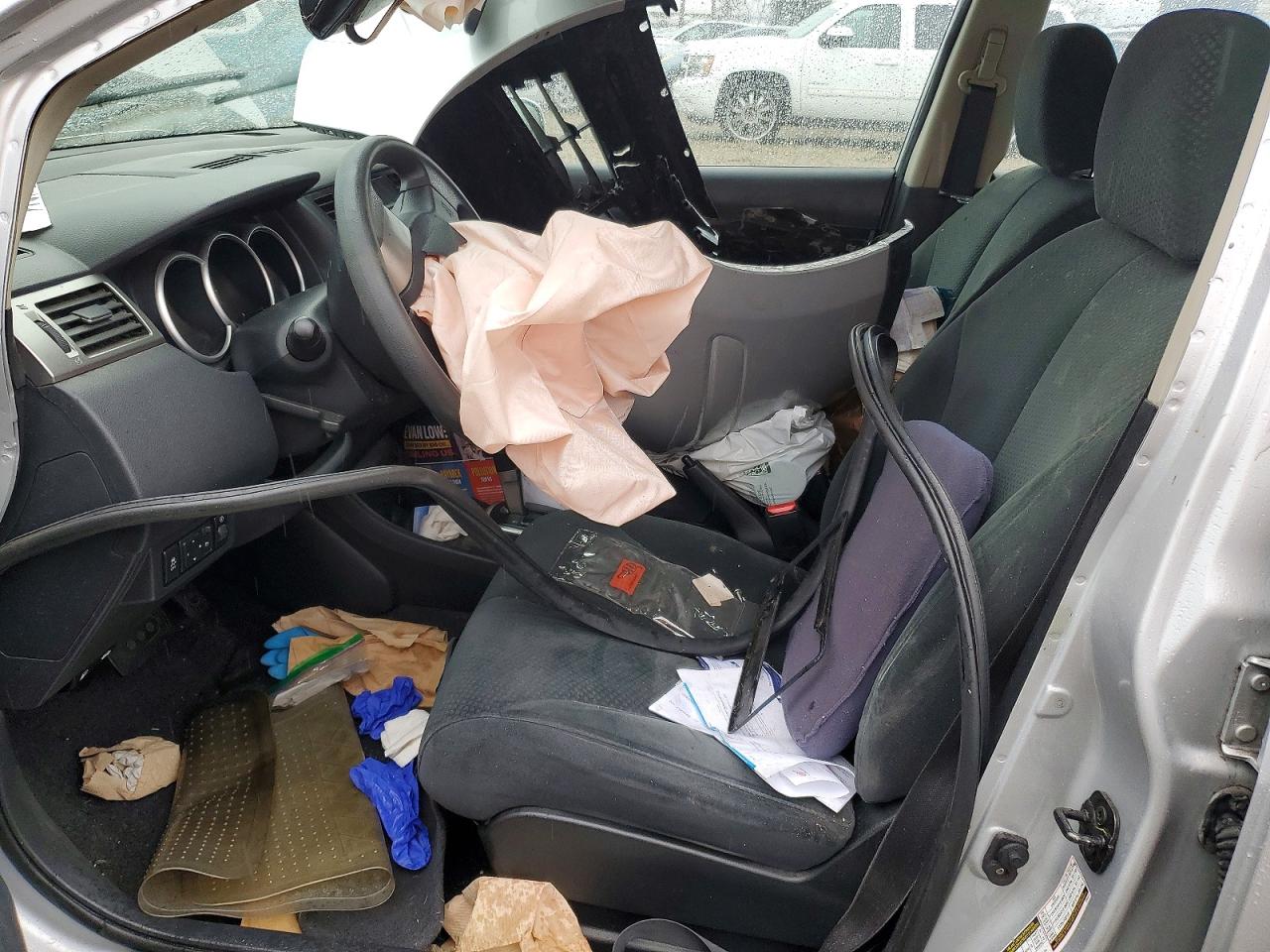 2012 NISSAN VERSA S photo 7