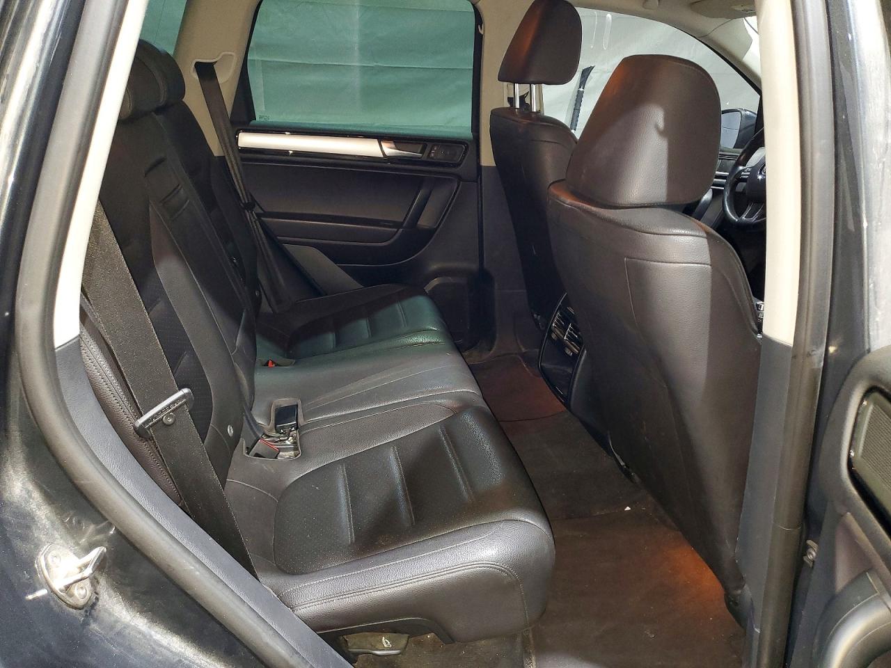 2014 VOLKSWAGEN TOUAREG V6 TDI photo 11