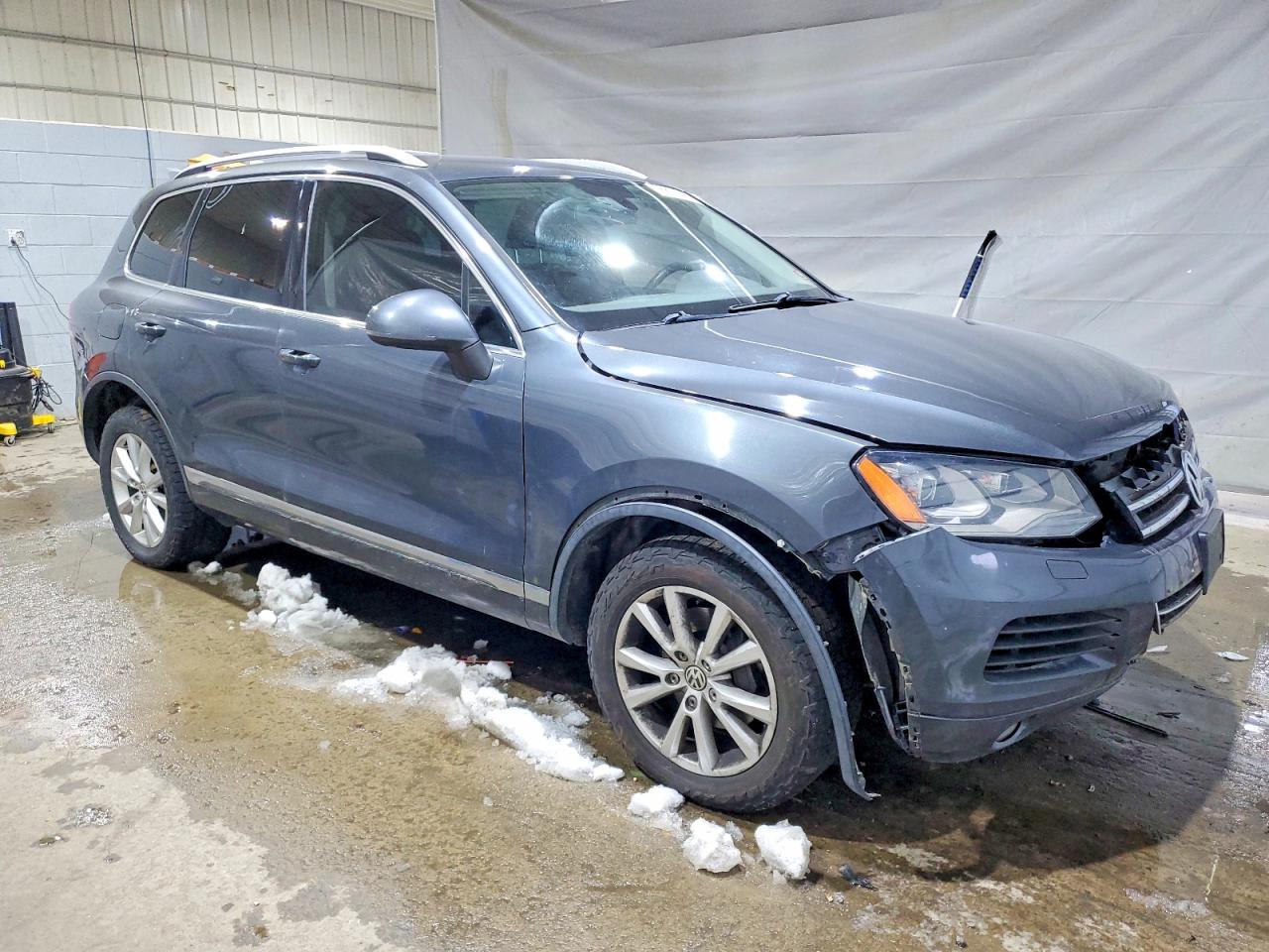 2014 VOLKSWAGEN TOUAREG V6 TDI photo 4