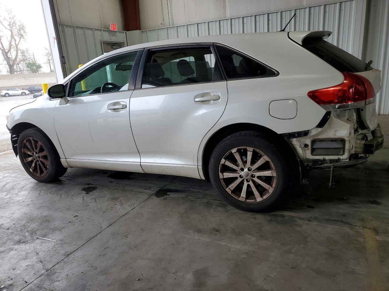 2009 TOYOTA VENZA photo 2
