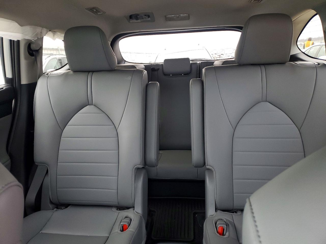 2024 TOYOTA HIGHLANDER LE photo 10
