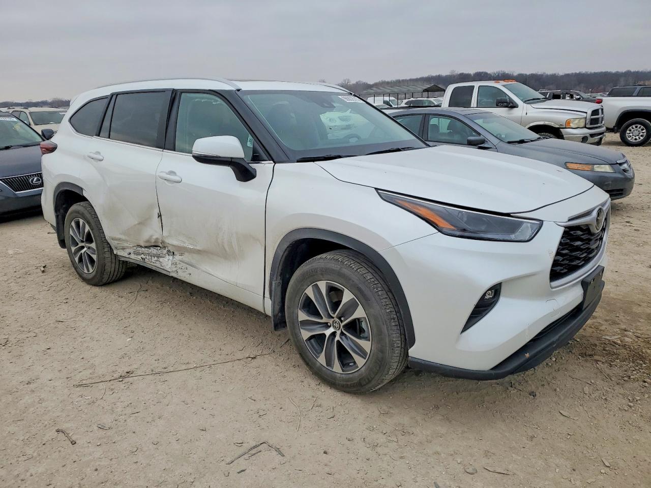 2024 TOYOTA HIGHLANDER LE photo 4