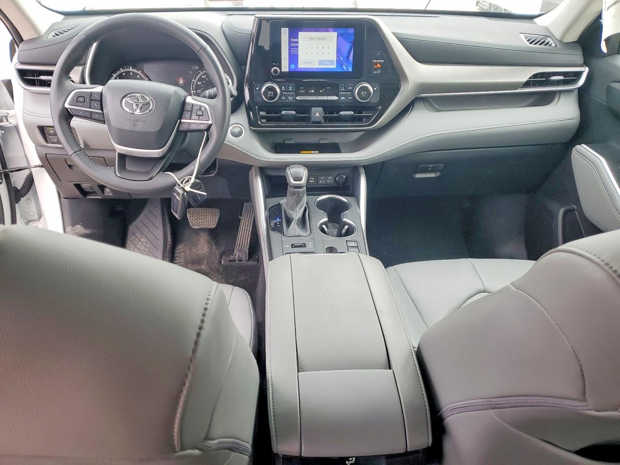 2024 TOYOTA HIGHLANDER LE photo 8