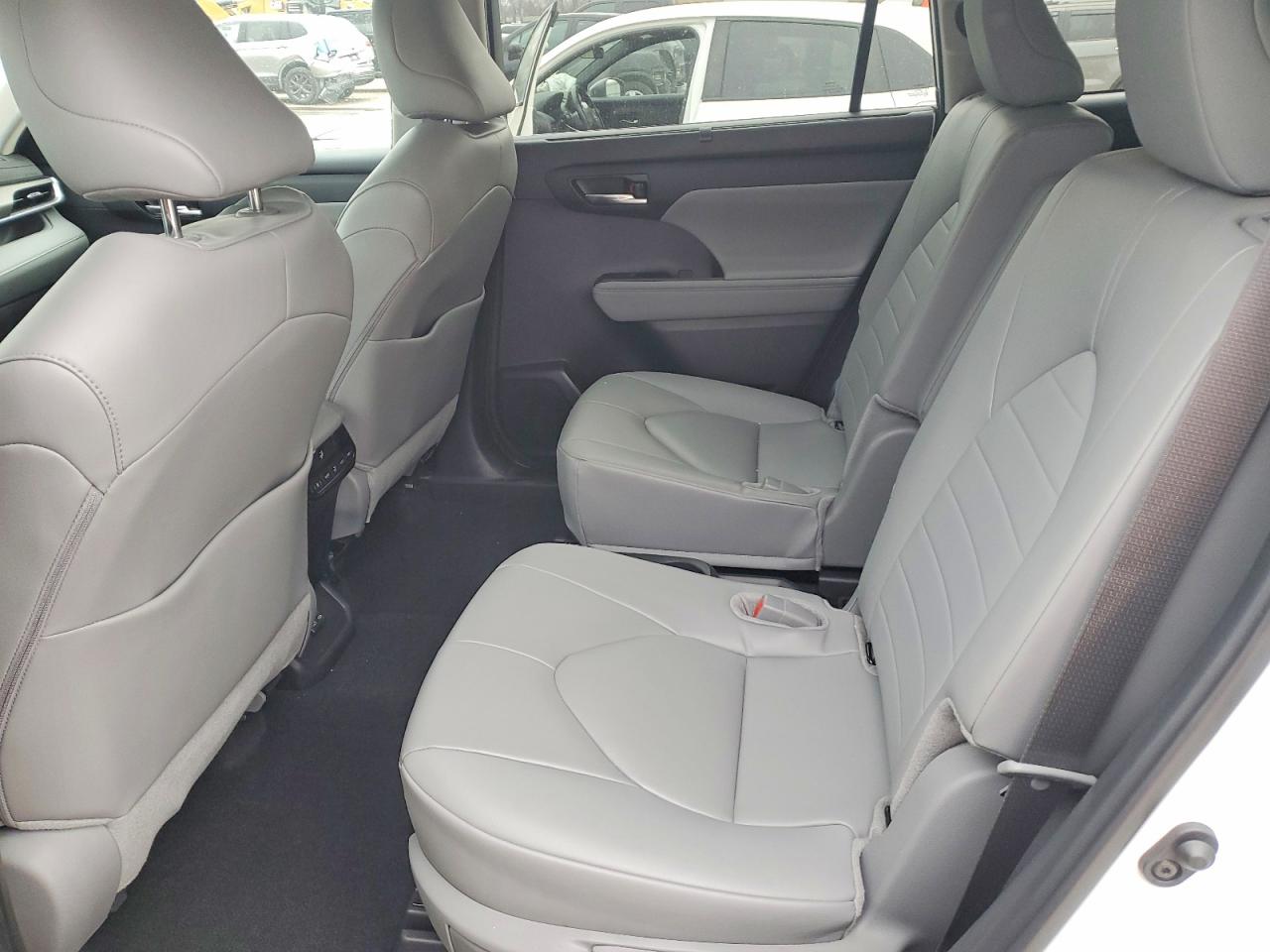 2024 TOYOTA HIGHLANDER LE photo 11