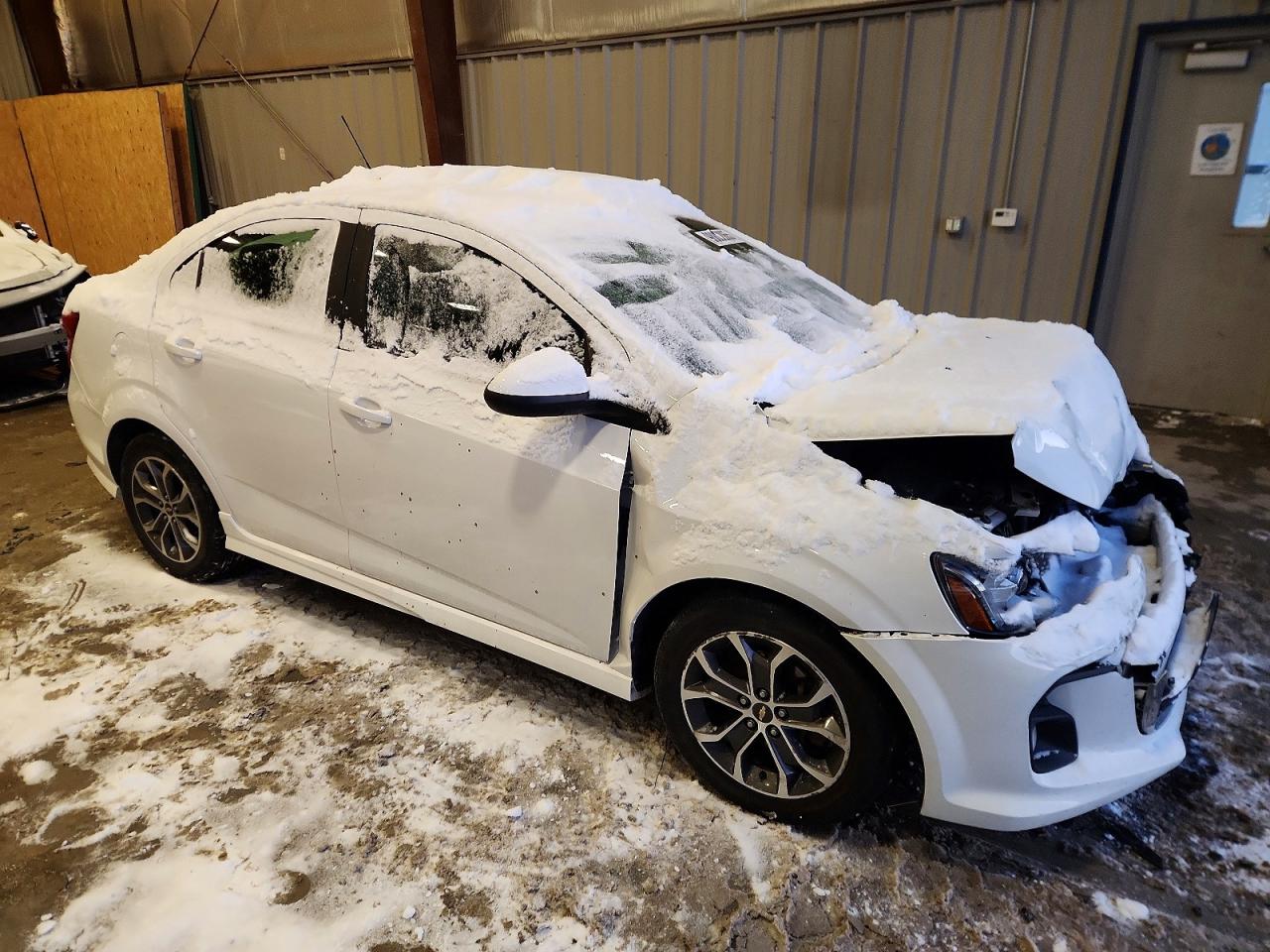 2017 CHEVROLET SONIC LT photo 4