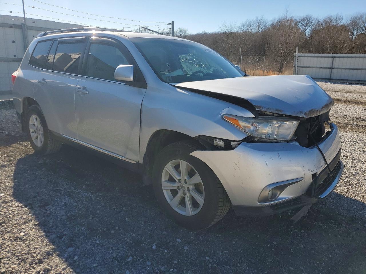 2013 TOYOTA HIGHLANDER BASE photo 4