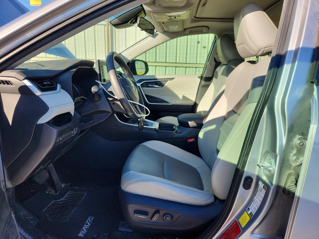 2021 TOYOTA RAV4 XLE PREMIUM photo 19