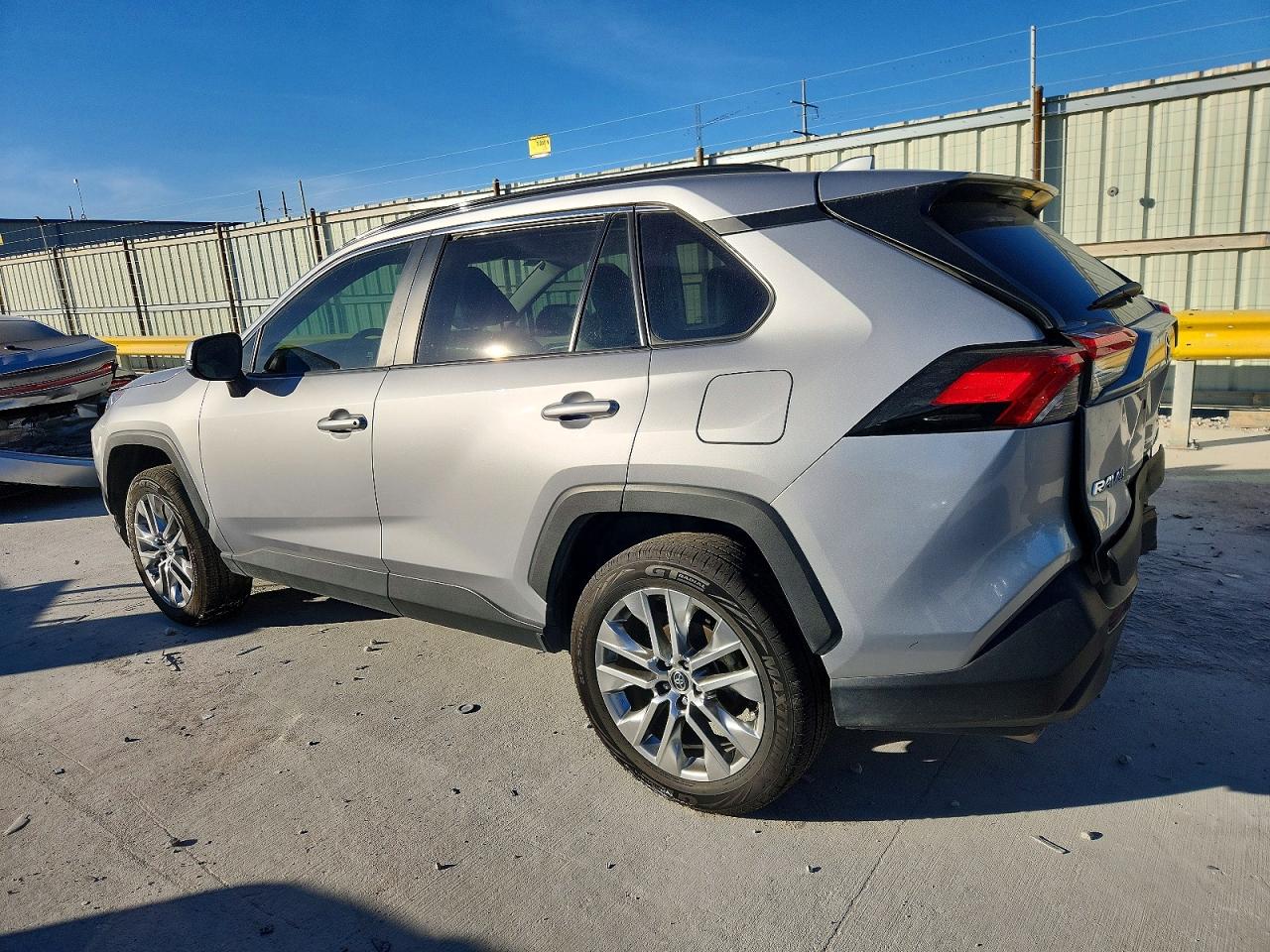 2021 TOYOTA RAV4 XLE PREMIUM photo 4