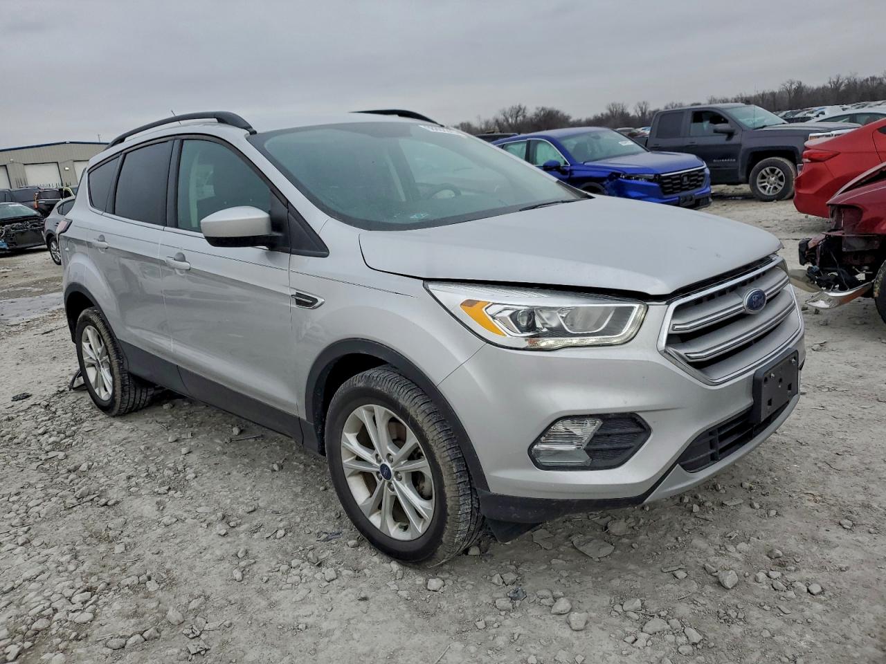 2017 FORD ESCAPE SE photo 4