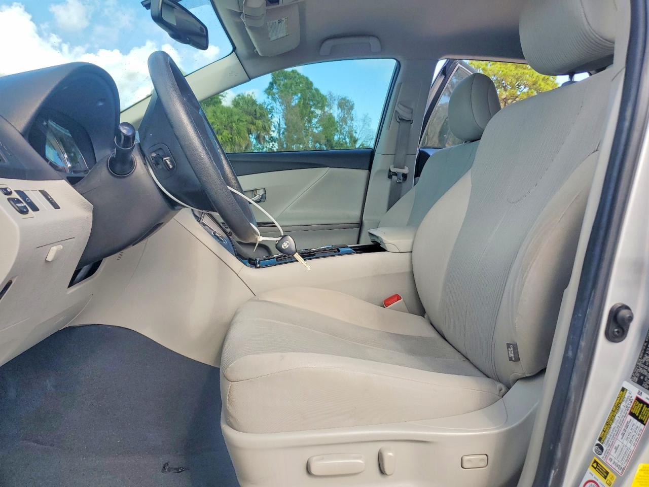 2012 TOYOTA VENZA LE photo 7