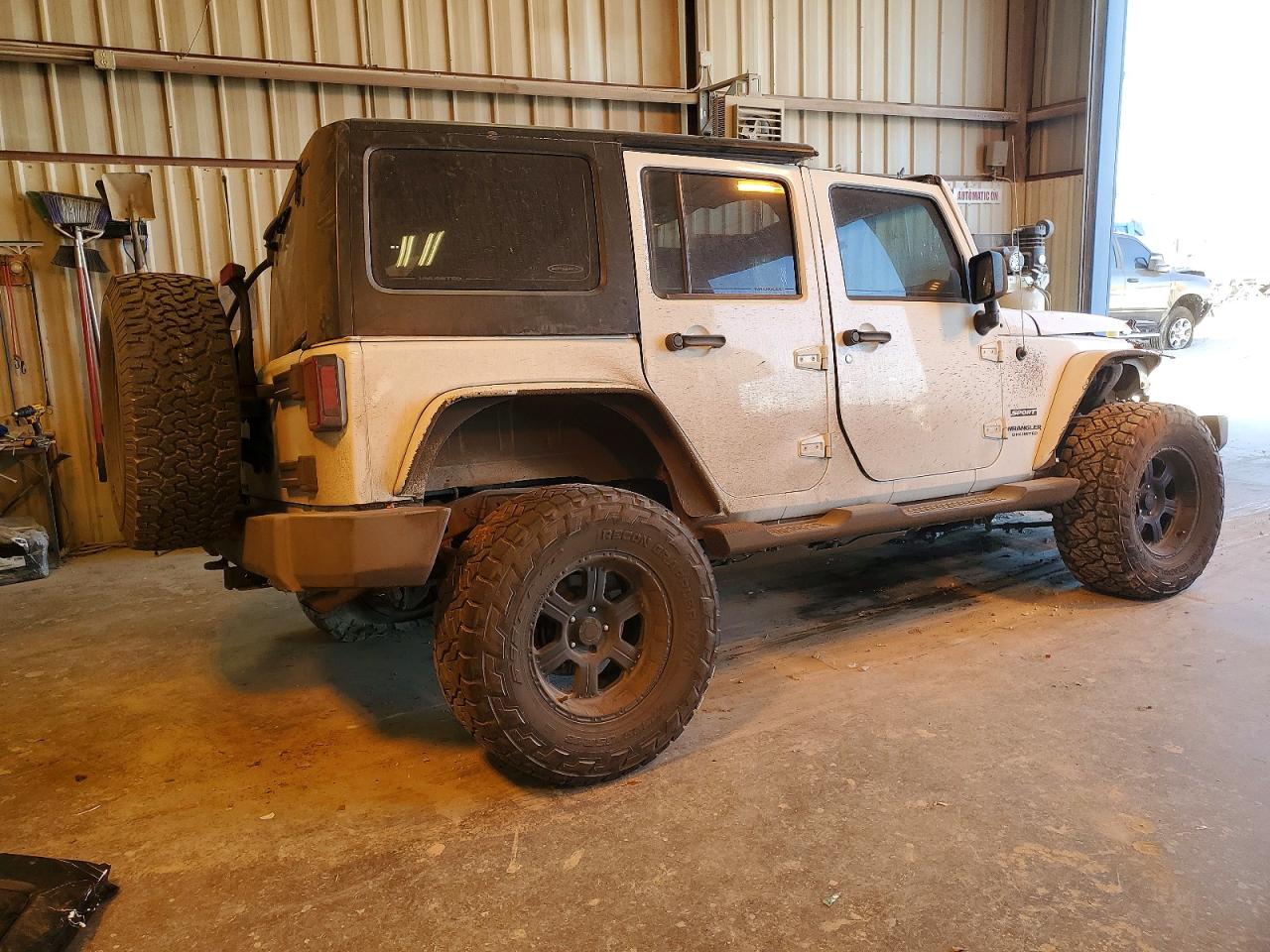 2013 JEEP WRANGLER UNLIMITED SPORT photo 3