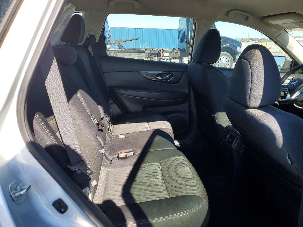 2018 NISSAN ROGUE S photo 11