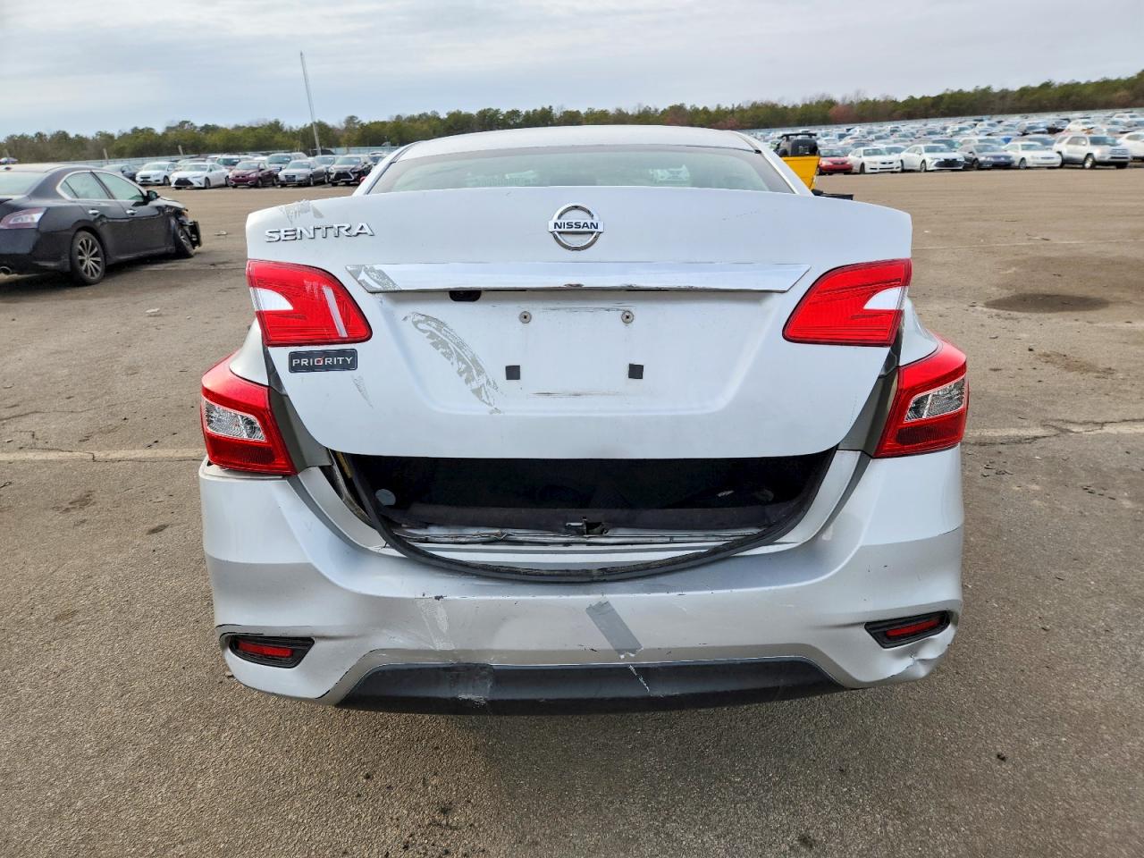 2019 NISSAN SENTRA S photo 6