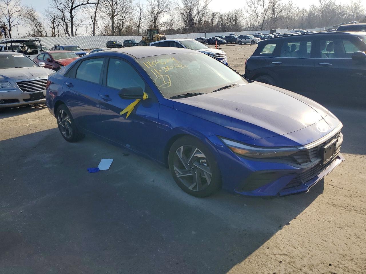 2025 HYUNDAI ELANTRA SEL SPORT photo 4
