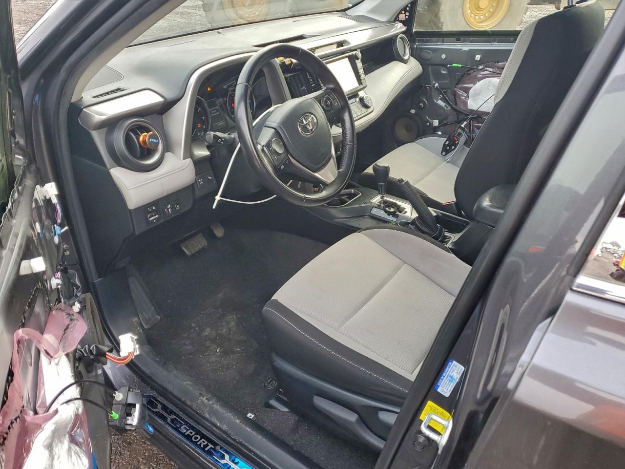 2017 TOYOTA RAV4 XLE photo 8
