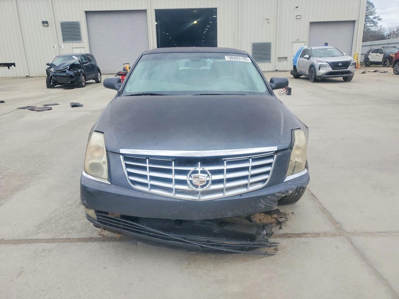 2010 CADILLAC DTS photo 5