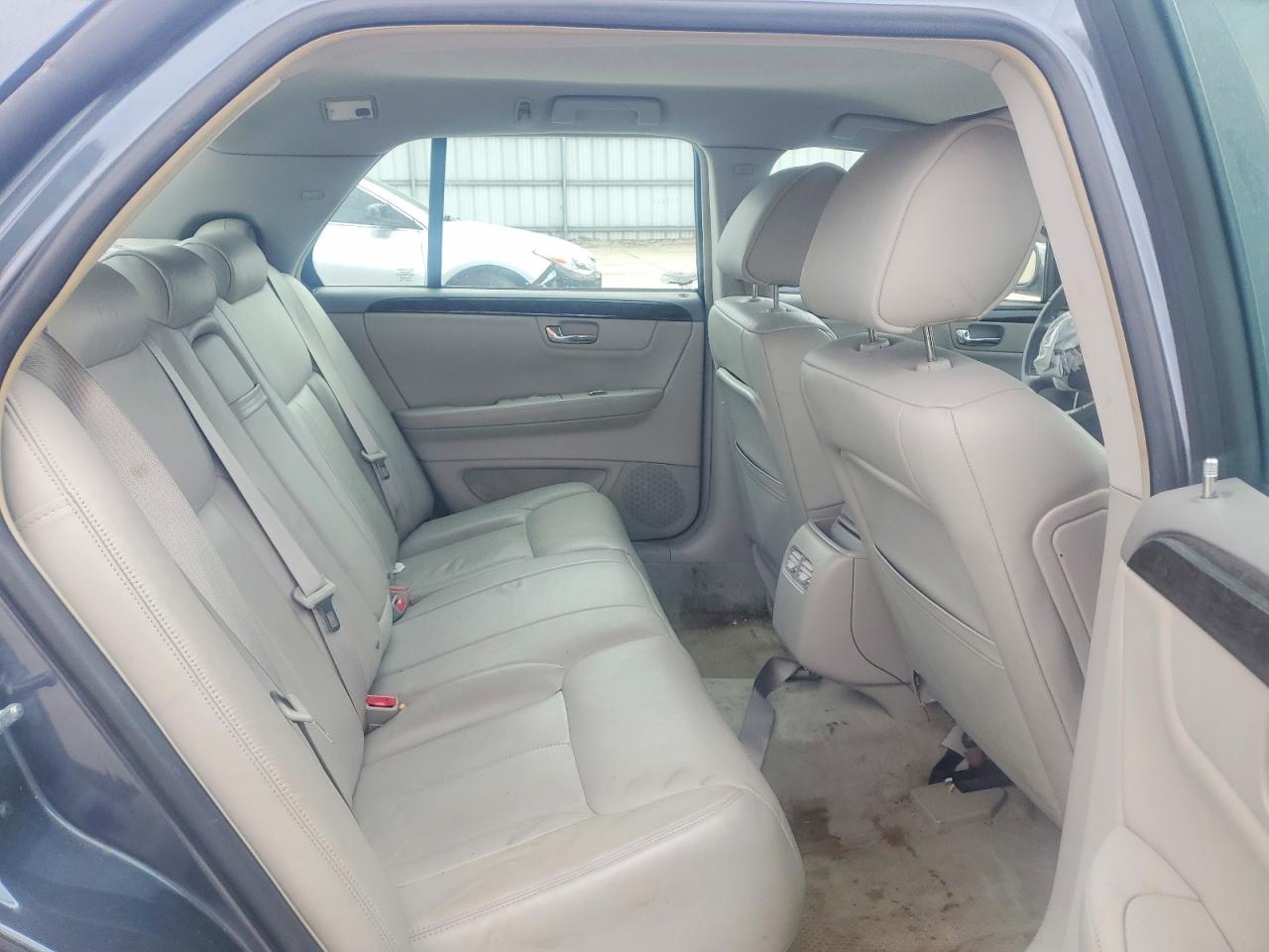 2010 CADILLAC DTS photo 10