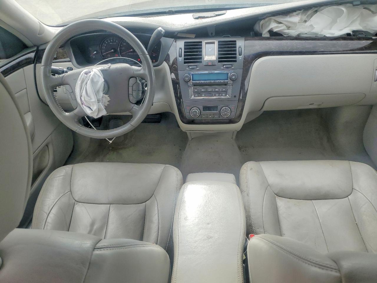 2010 CADILLAC DTS photo 8