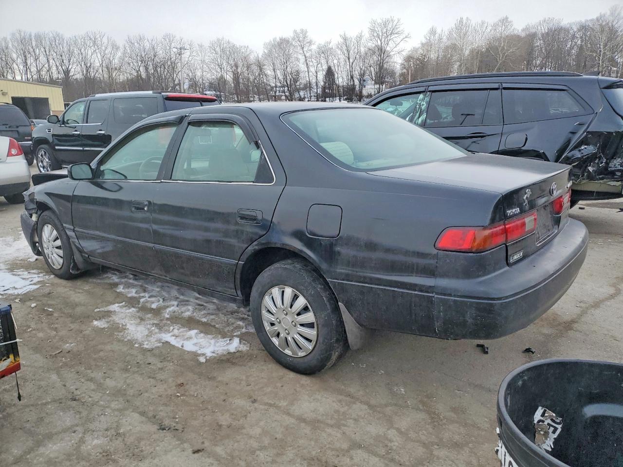 1999 TOYOTA CAMRY CE photo 2