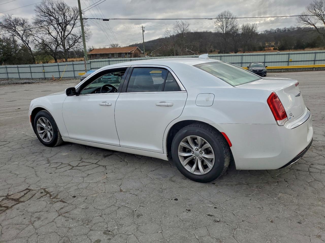 2015 CHRYSLER 300 LIMITED photo 2