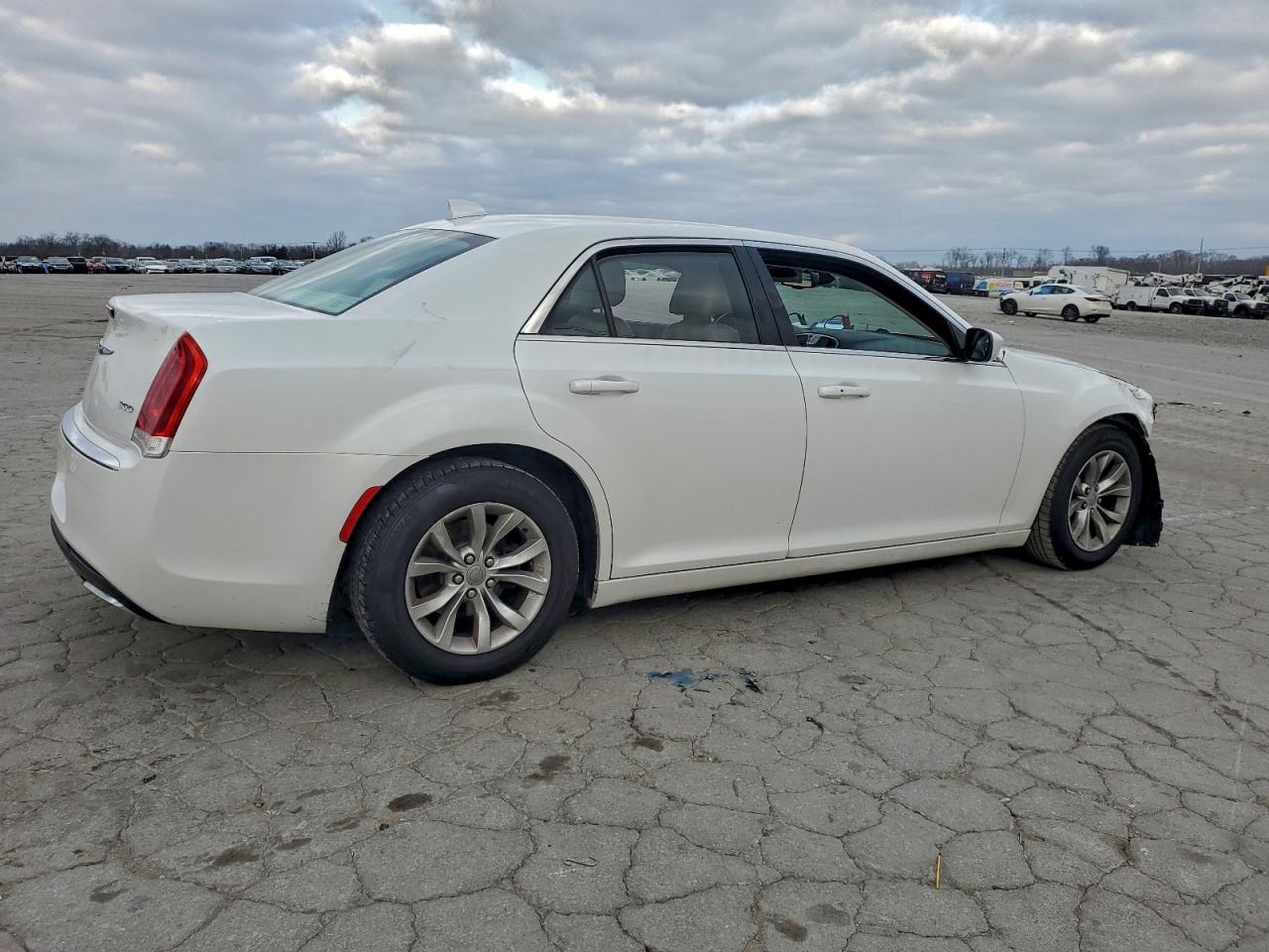 2015 CHRYSLER 300 LIMITED photo 3