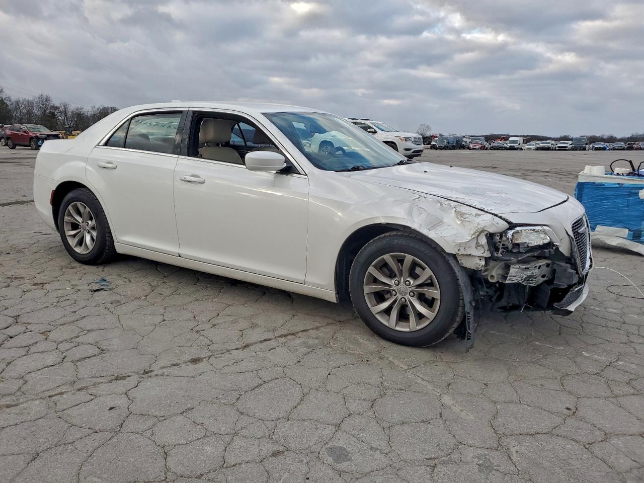 2015 CHRYSLER 300 LIMITED photo 4