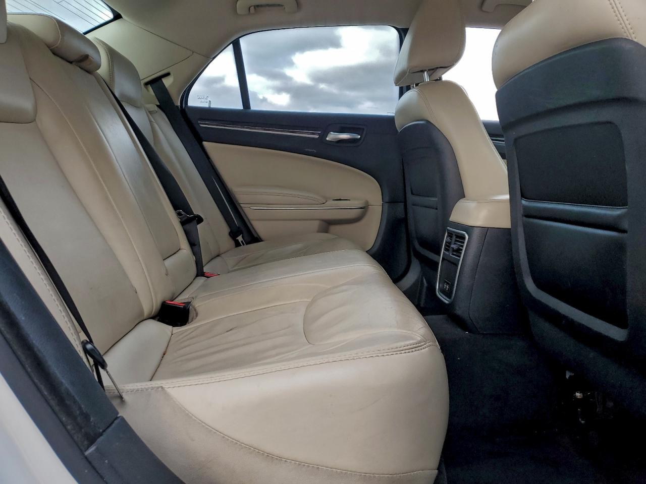 2015 CHRYSLER 300 LIMITED photo 10