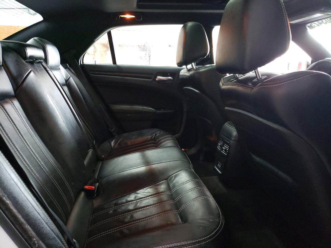 2016 CHRYSLER 300 S photo 10
