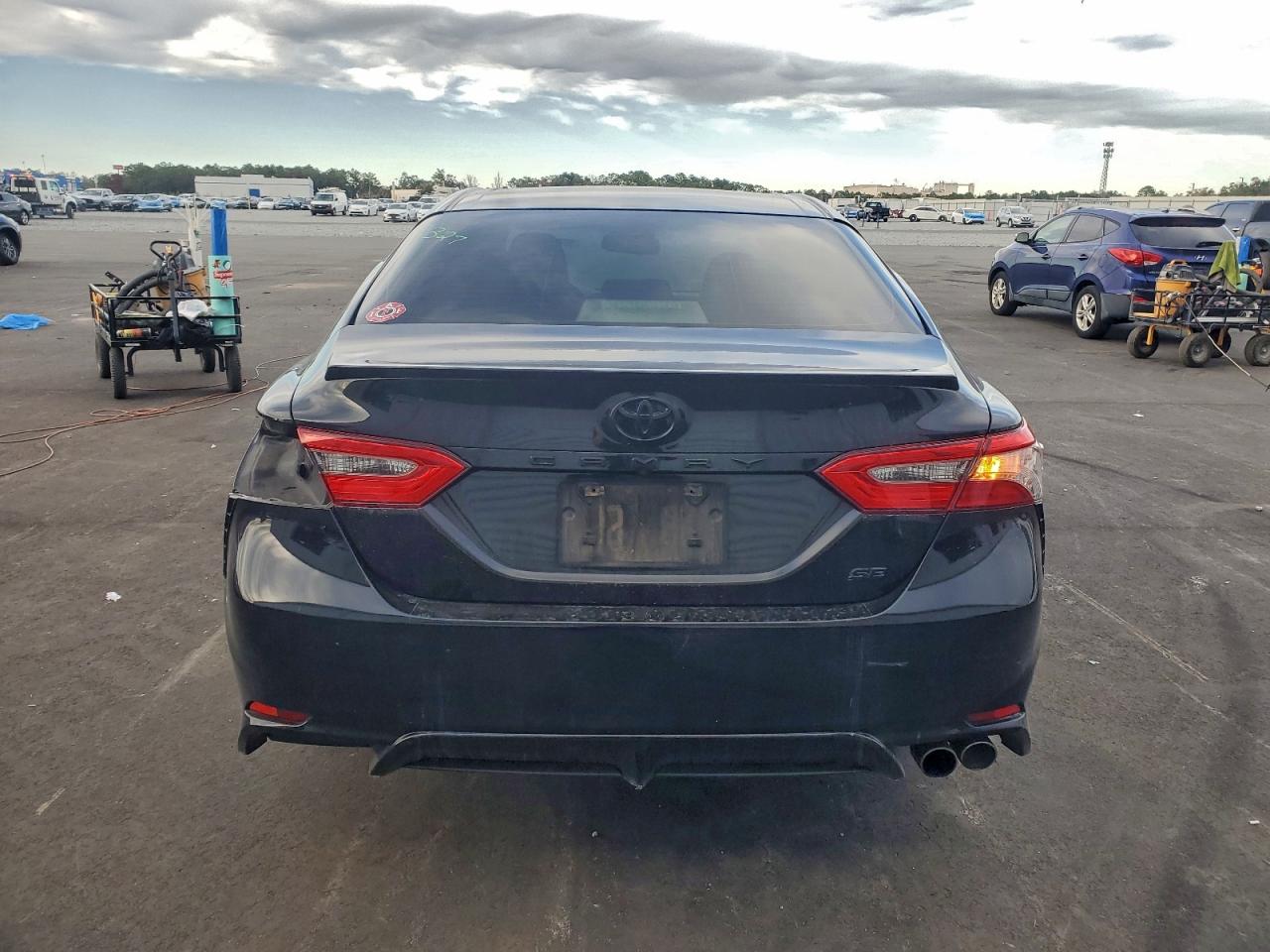 2018 TOYOTA CAMRY L photo 6
