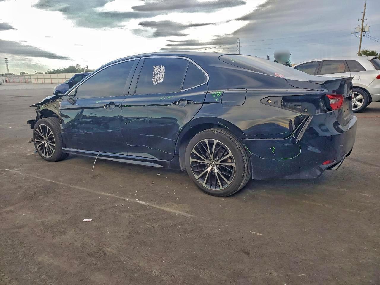 2018 TOYOTA CAMRY L photo 2