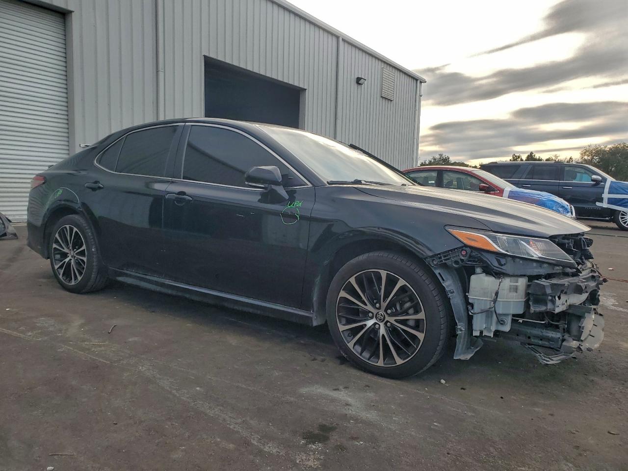 2018 TOYOTA CAMRY L photo 4
