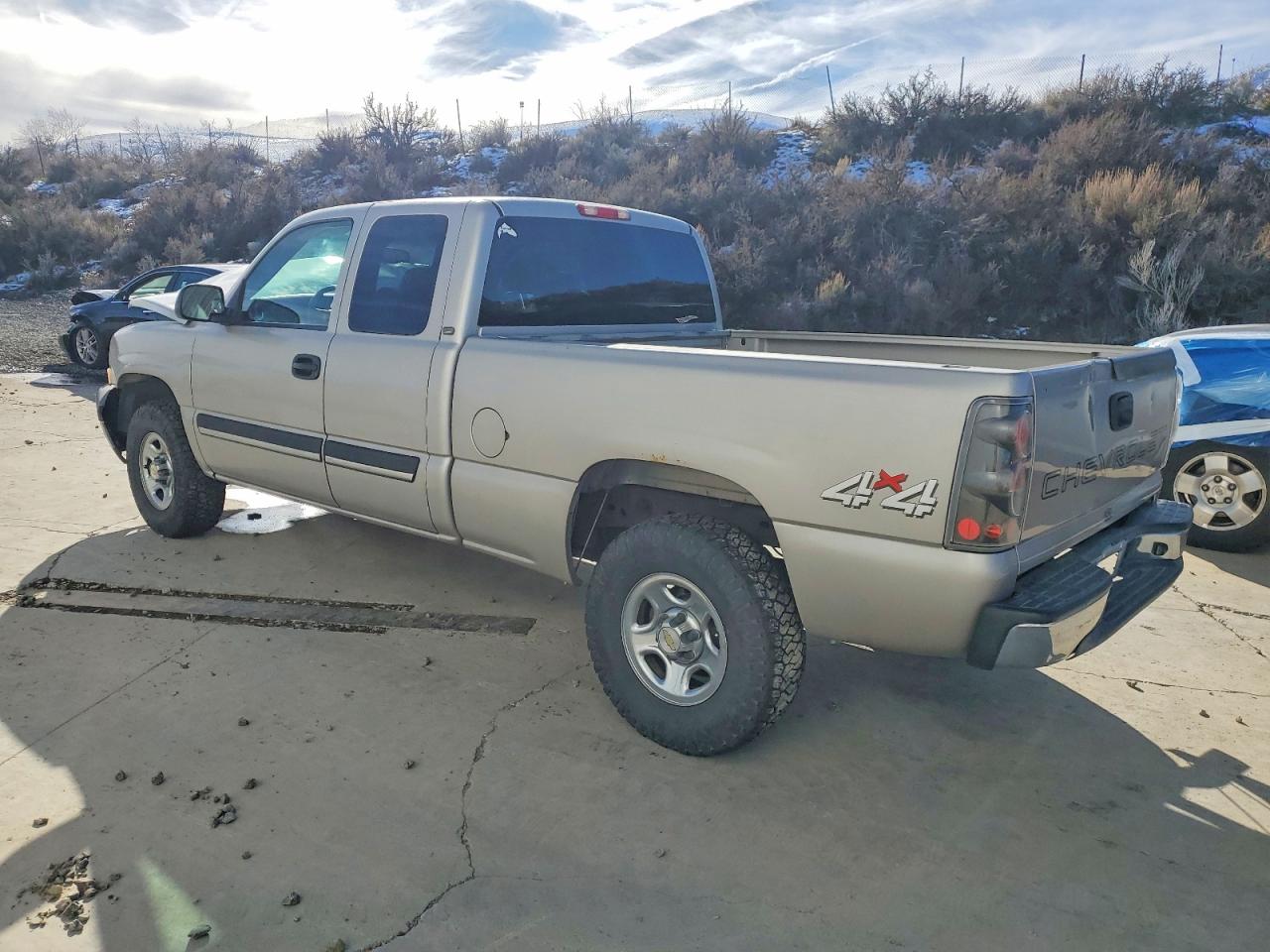 2004 CHEVROLET SILVERADO K1500 photo 2