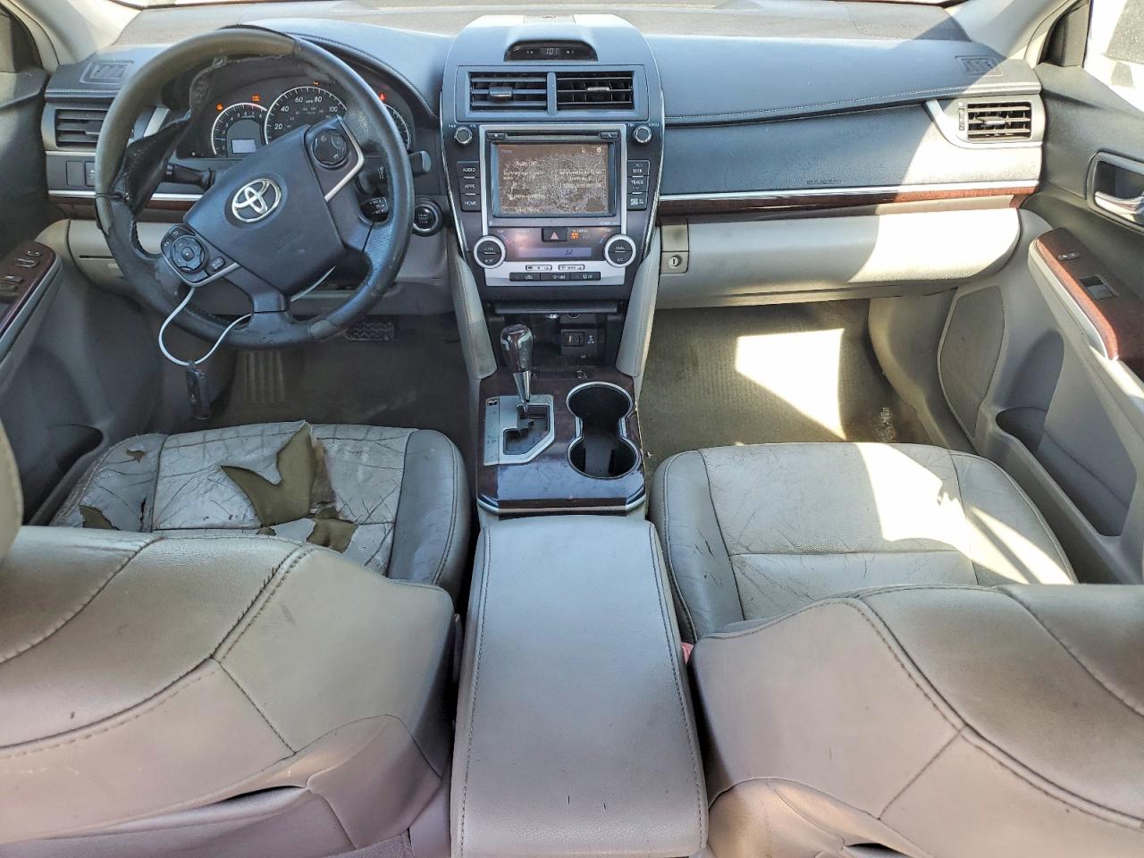 2014 TOYOTA CAMRY L photo 8