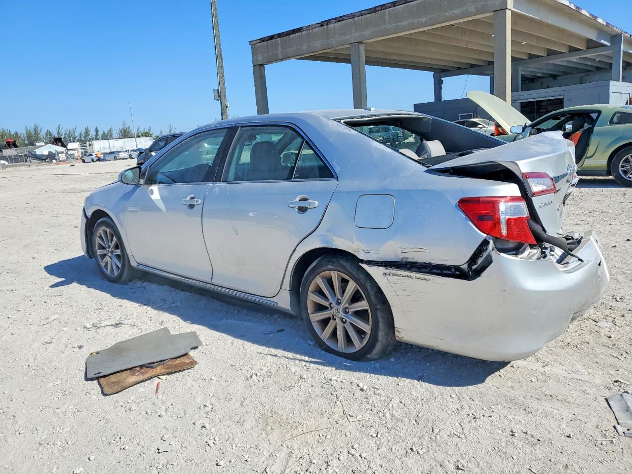 2014 TOYOTA CAMRY L photo 2