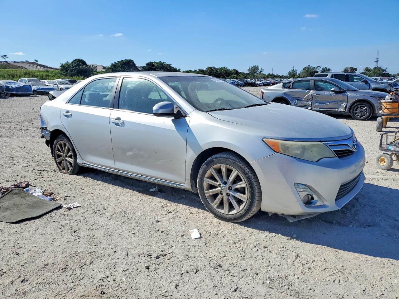 2014 TOYOTA CAMRY L photo 4