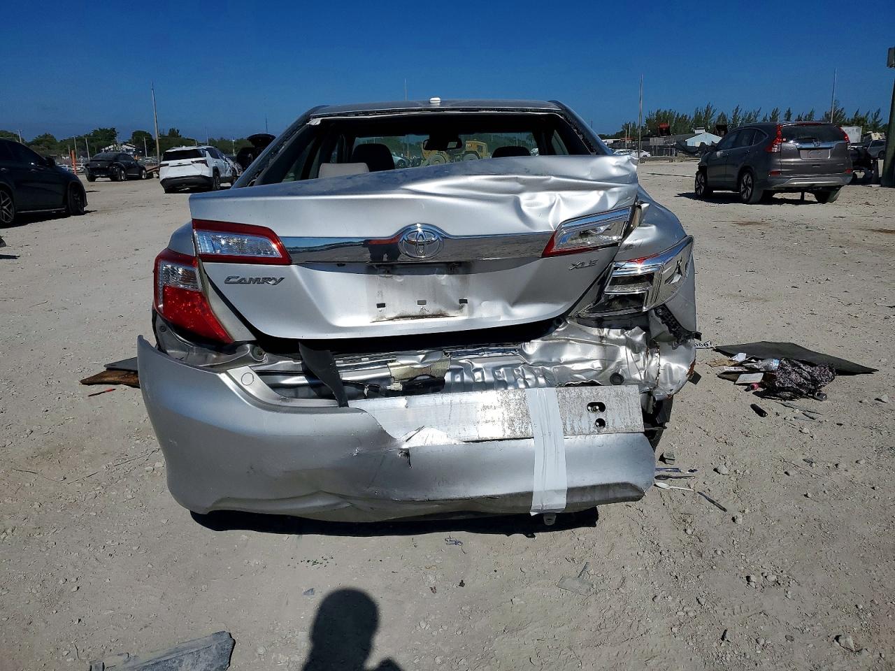 2014 TOYOTA CAMRY L photo 6
