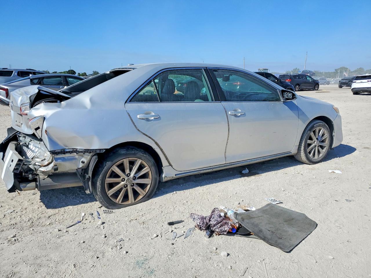 2014 TOYOTA CAMRY L photo 3