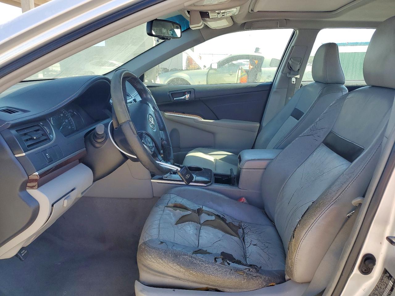 2014 TOYOTA CAMRY L photo 7