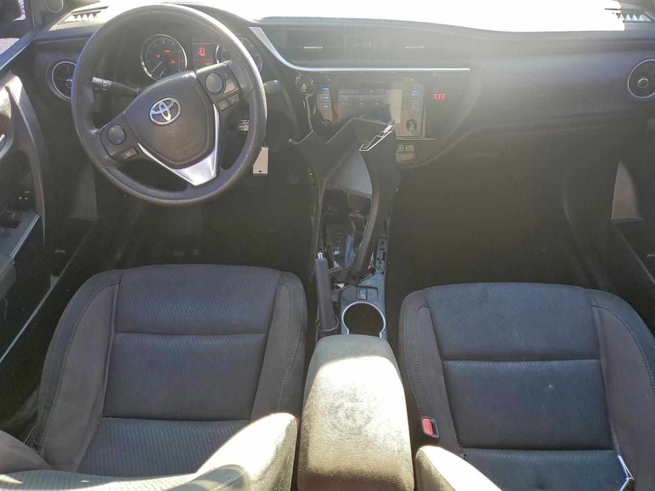 2018 TOYOTA COROLLA L photo 8