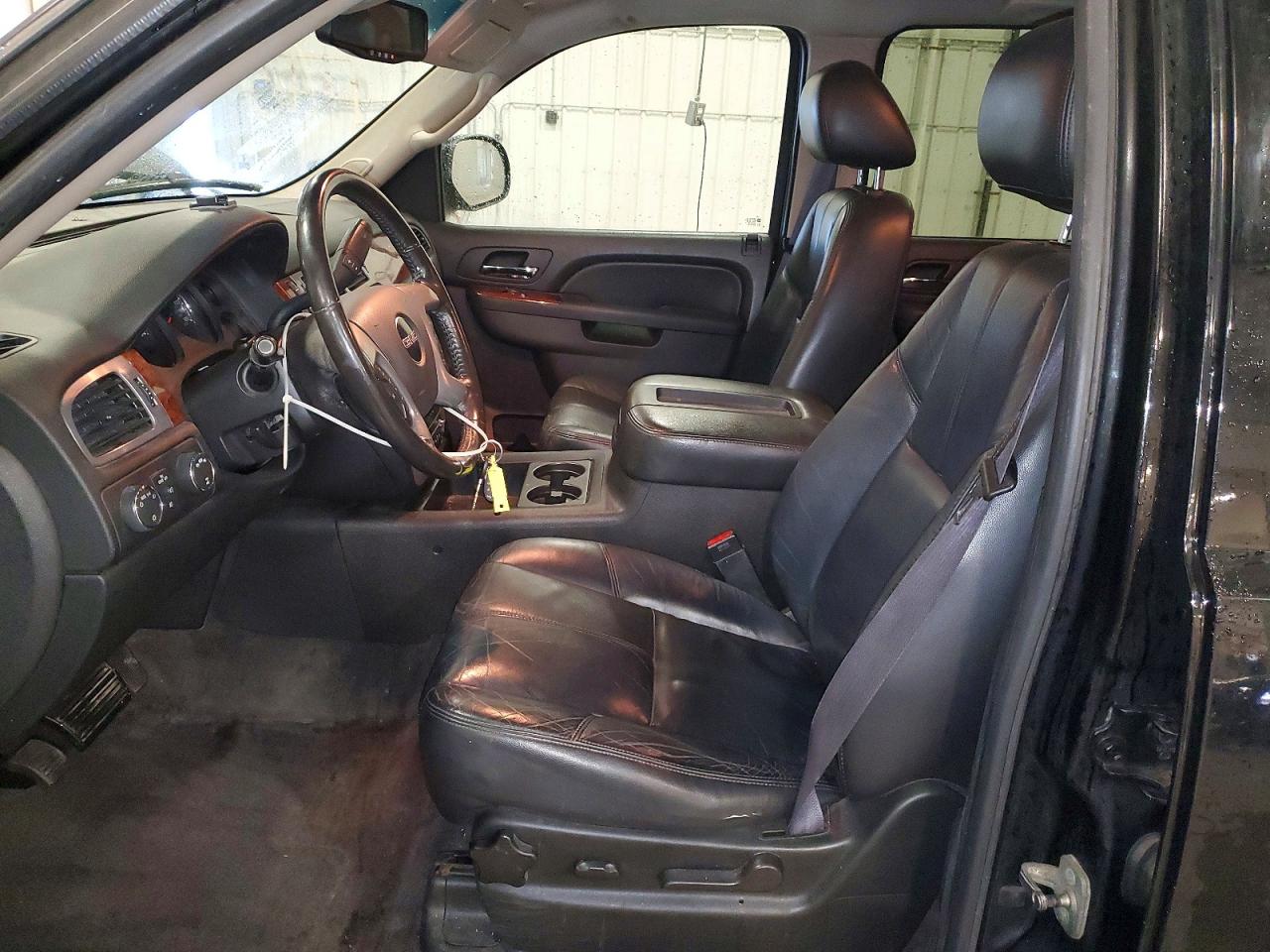2011 GMC YUKON XL K1500 SLT photo 7