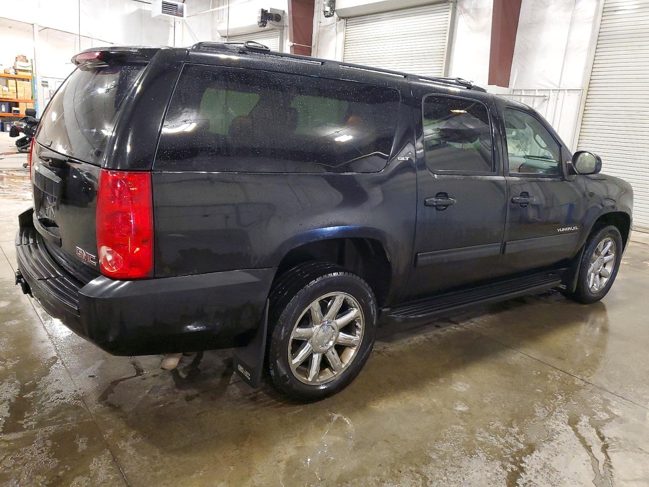 2011 GMC YUKON XL K1500 SLT photo 3