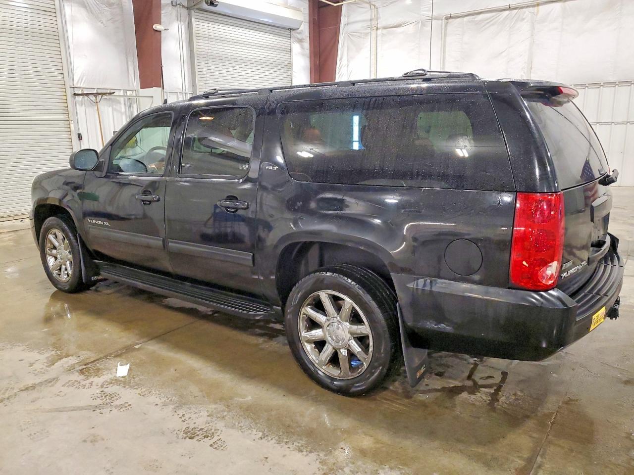 2011 GMC YUKON XL K1500 SLT photo 2