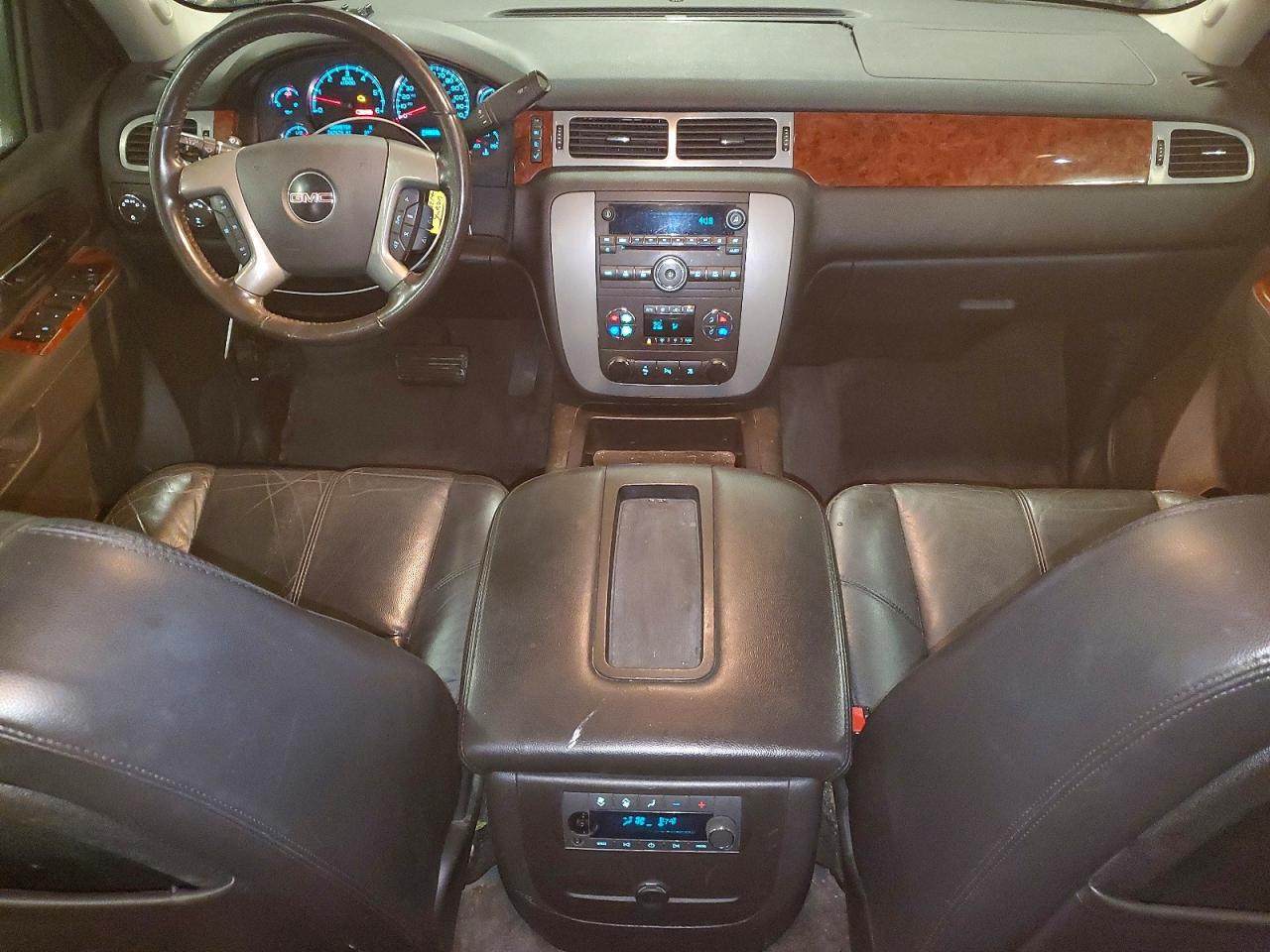 2011 GMC YUKON XL K1500 SLT photo 8