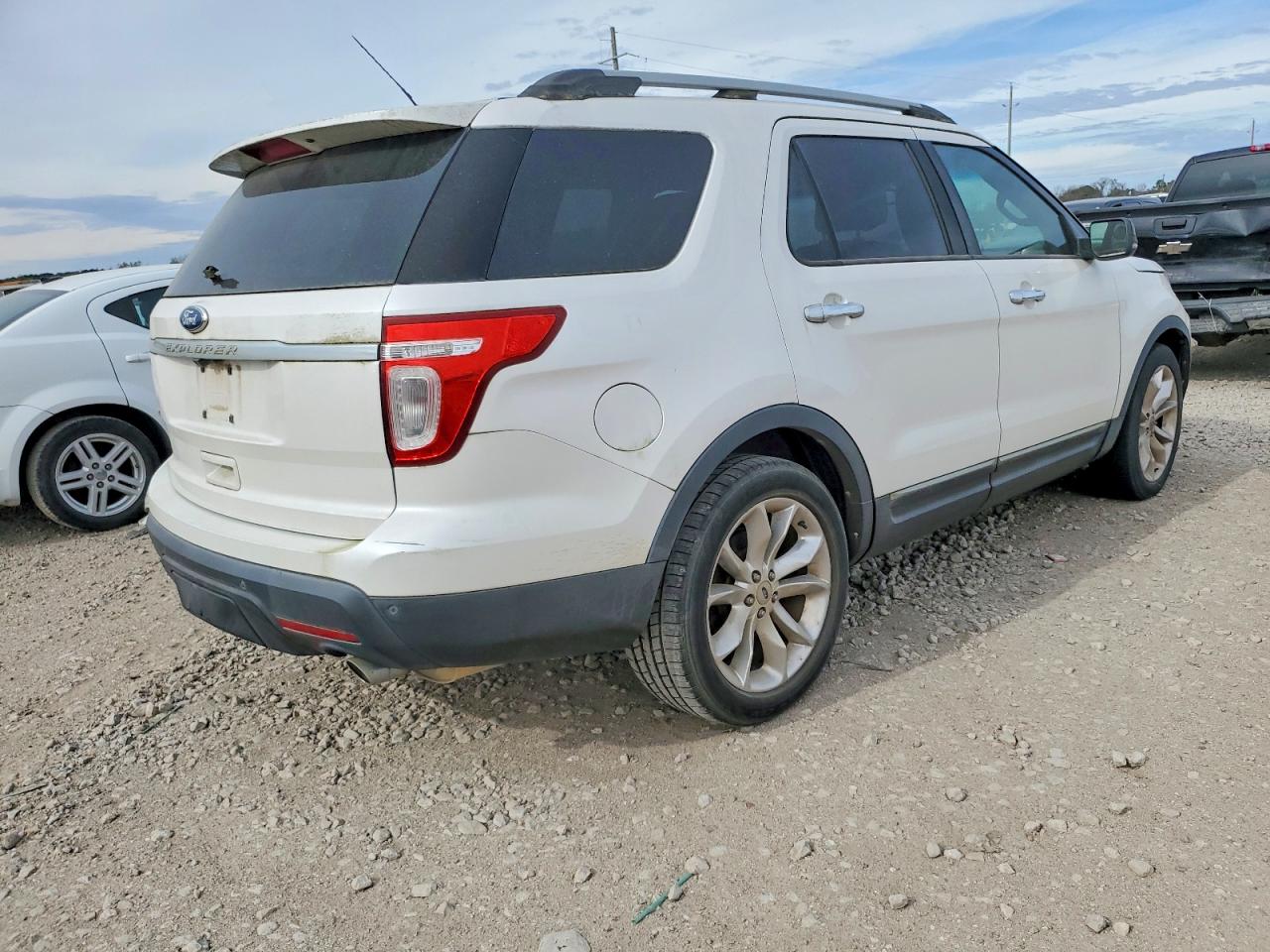 2011 FORD EXPLORER XLT photo 3